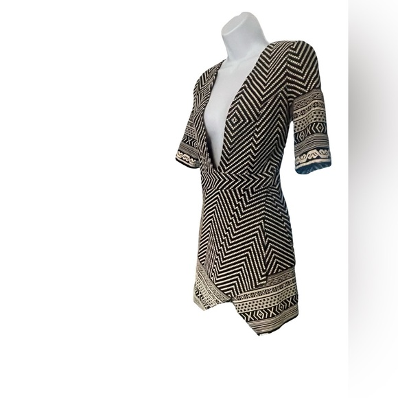 Windsor Black and White Patterned Romper. Size L. NWT. - Picture 3 of 9